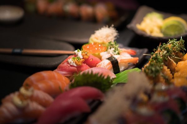 原材料価格が上昇し、日本のケータリングが地元の食材に「戻る」