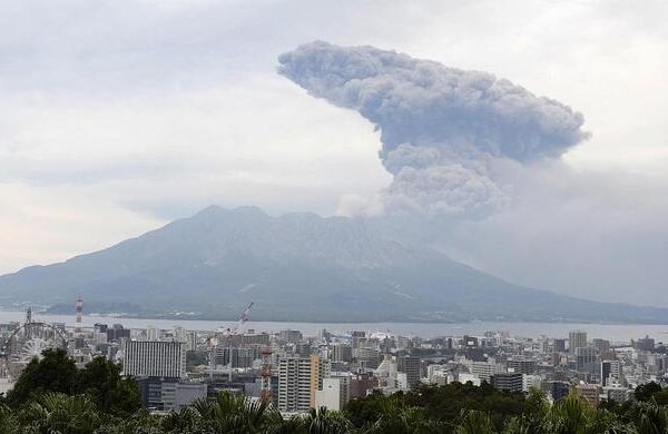 日本の桜島火山の大規模な噴火：最大1.2 kmの煙とほこり、死傷者は報告されていない
